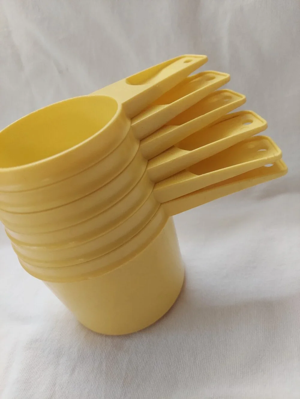 Tupperware Yellow Measuring Cups, Set of 5, Vintage